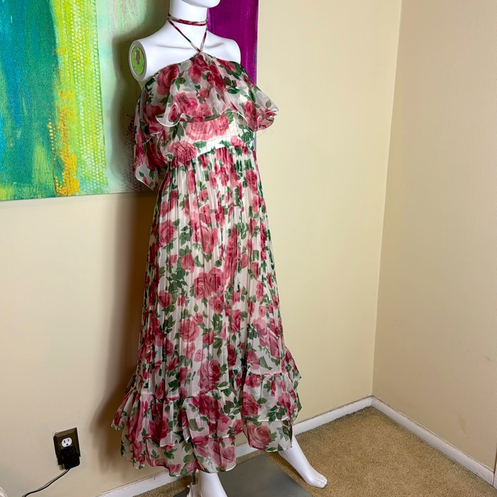 Beautiful flowy floral maxi dress